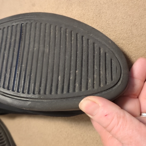 Ugg Neutra Sneakers: Comfort Meets Style in Black - Picture 10 of 13